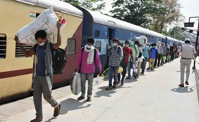 Central Govt Denies Claims About Shramik Trains Getting Lost; Says Special Arrangements For Meals Were Made [Read Statement]