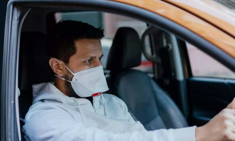 mask in private car