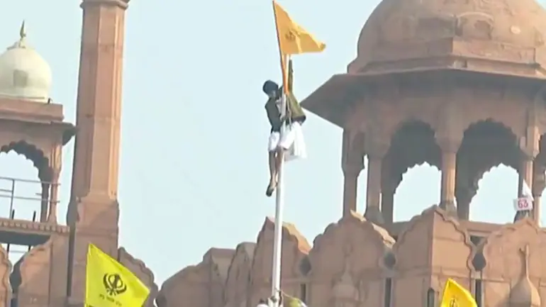 Republic Day Violence: Man Accused Of Hoisting Religious Flag At Red Fort Granted Interim Protection From Arrest