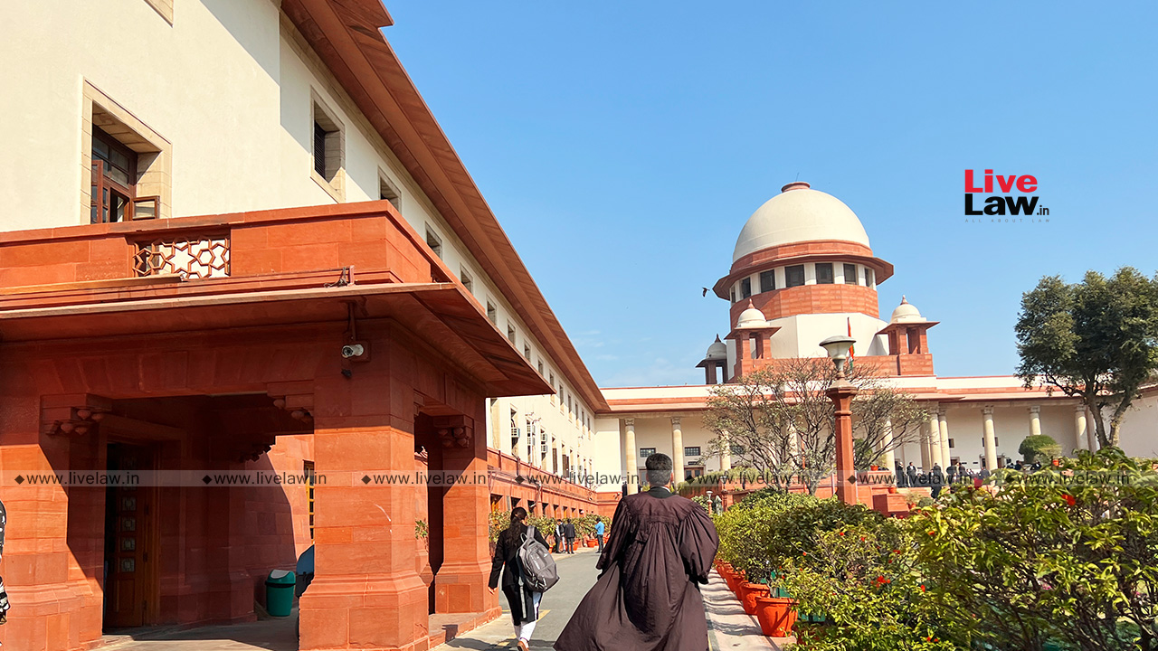 Supreme Court Stays HC Direction Allowing Father To Take Custody Of Minor Girl From 'Adoptive' Parents