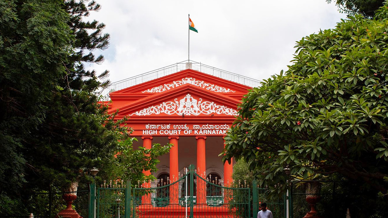 Karnataka HC Issues Notice On PIL Against Govt Order Directing Public Prosecutors To Withdraw Cases Against 'Highly Influential Persons'