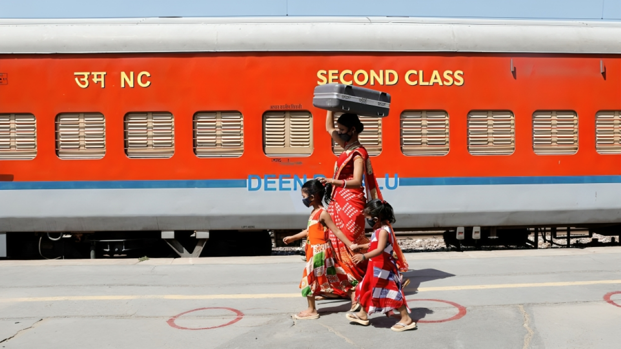 Calcutta High Court Directs Payment Of Over ₹8 Lakhs To Kin Of Man Who Died After Falling From Moving Train 23 Yrs Ago