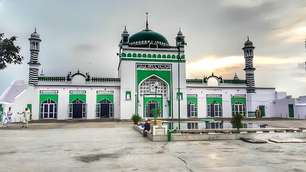 UP Court Orders Survey Of Sambhal's Mosque By Advocate Commissioner On Plea Claiming It Was Built Over Demolished Temple